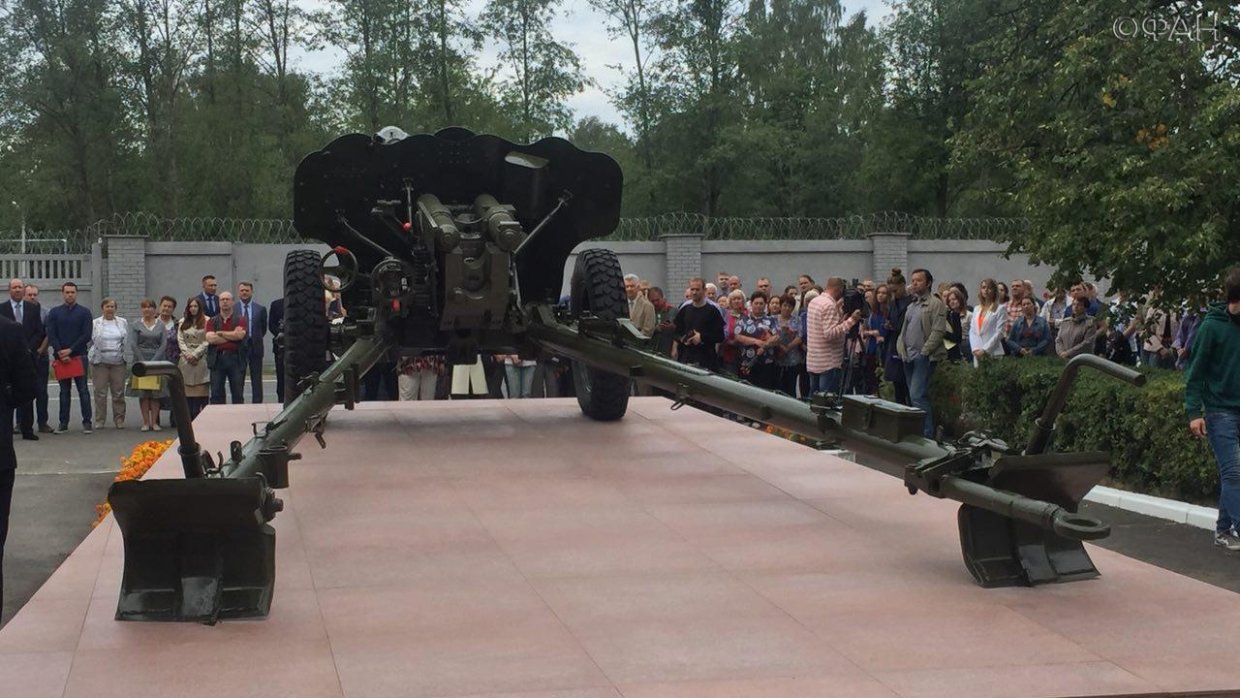Памятник дивизионной пушке установили у завода «Краснознаменец» в Петербурге