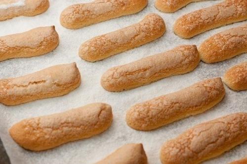 Бисквитное печенье савоярди, или Дамские Пальчики - обязательный компонент тирамису.
