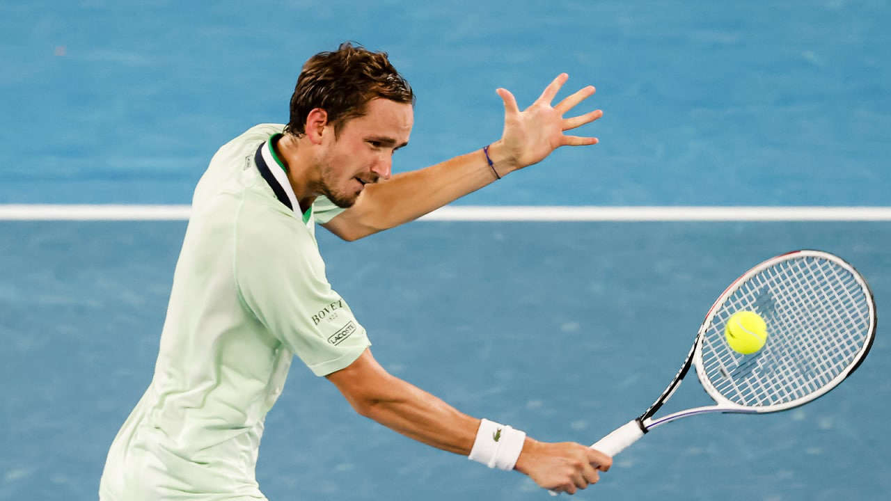 Российский теннисист Медведев снялся с турнира серии «Мастерс» в Риме