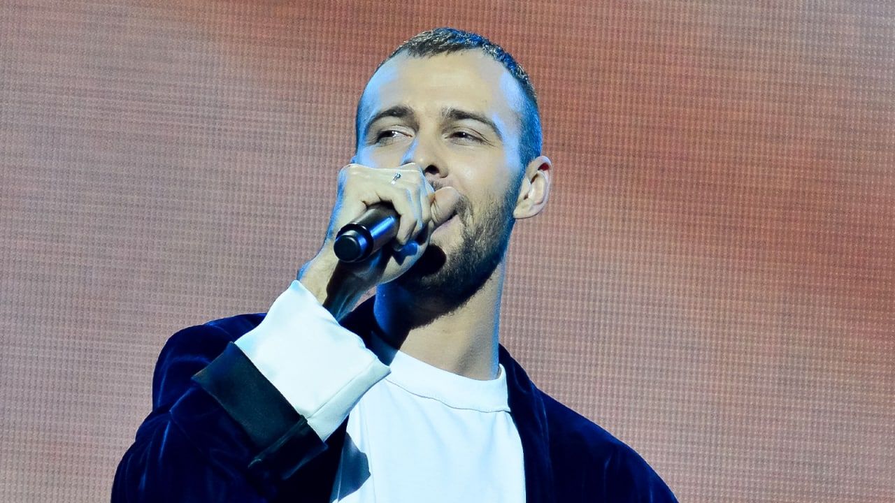 Макс барских певец. Барских песня на украинском. Украинский певец макс барских. Украинский певец макс барских. Макс барских 2022.