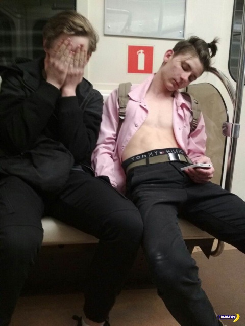 Модники в метро веселые картинки,курьезы,мода и стиль,модники в метро