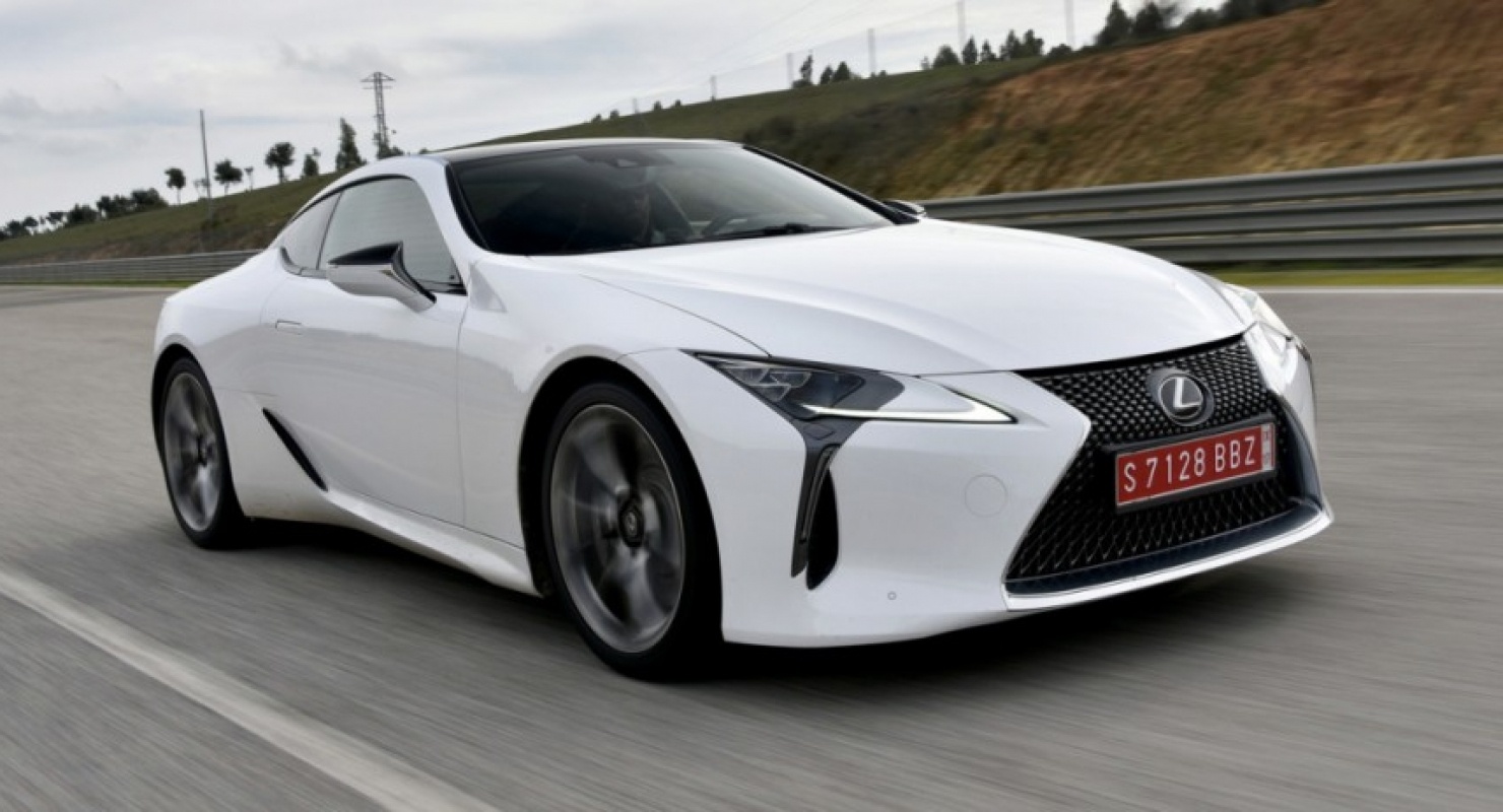 Купе и кабриолет Lexus LC 2022 года обзавелись модернизированным шасси