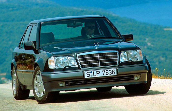 Mercedes-Benz W124 – один из тех автомобилей, которые можно чинить своими руками. Фото: txapela.ru.