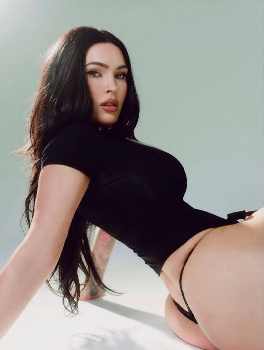 «Меган Фокс есть у нас дома»: Мейби Бейби устроила дерзкую фотосессию