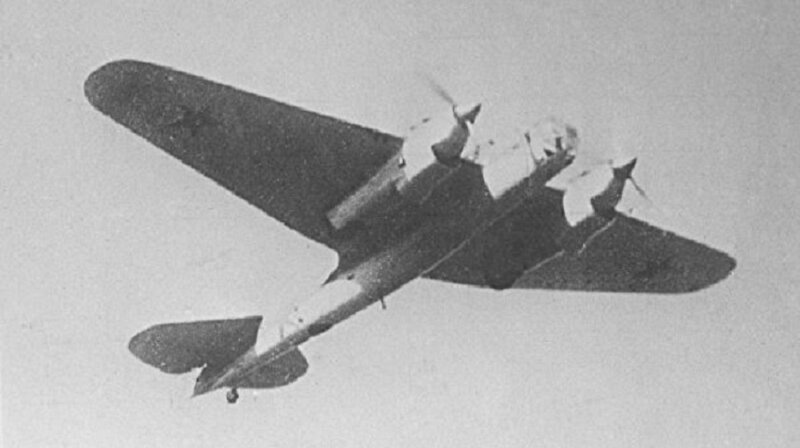 Пикирующая смерть. Как летчик Василий Раков потопил немецкий крейсер 