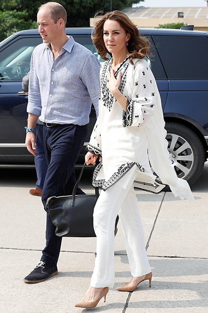 Кейт Миддлтон и принц Уильям вылетели из Лахора после вчерашней внештатной ситуации в небе Монархии