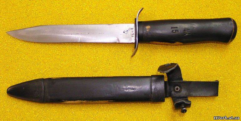 И чёрный нож вонзил в фашиста И чёрный нож вонзил в фашиста оружие
