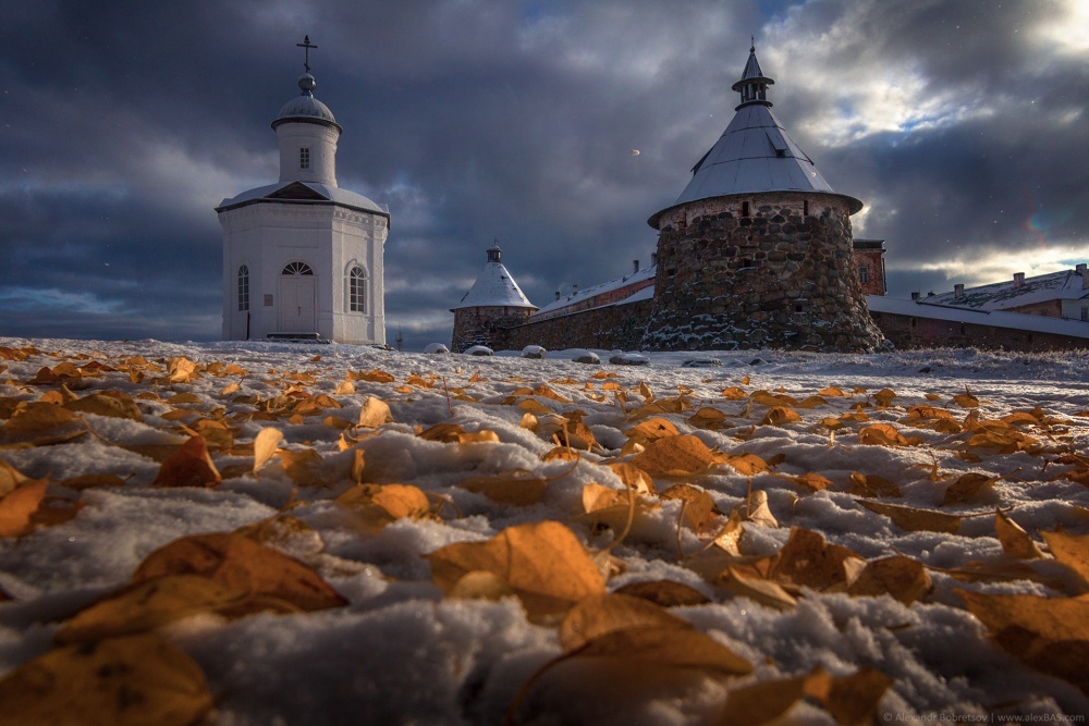 Храм Север осень река