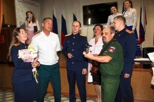 Творческой бригадой СК России проведены концерты для военнослужащих в Курской области
