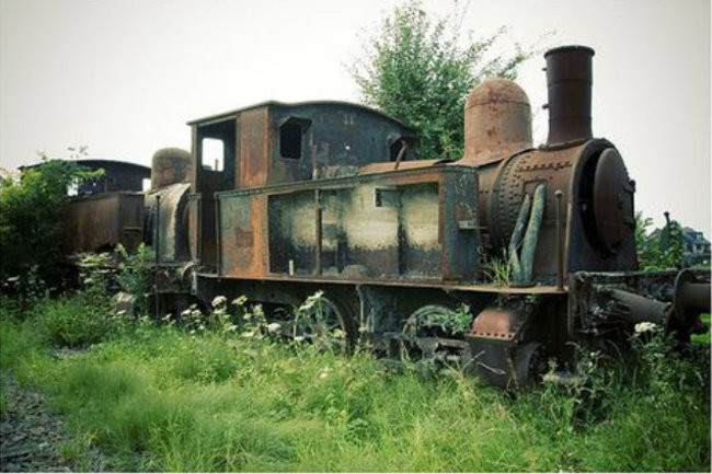 Старый поезд заброшенное, природа, разрушение, цивилизация
