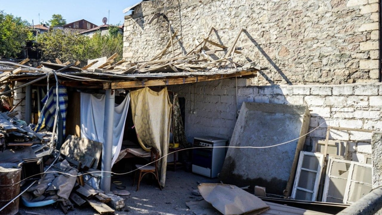 Жители Степанакерта рассказали о жизни под обстрелами