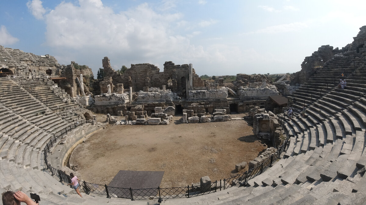 5 удивительных античных амфитеатров на территории Турции, в которых мне довелось побывать амфитеатра, которые, городе, ГОРОДЕ, амфитеатр, театр, находится, просто, больше, человек, стадии, раскопок, только, тысяч, чтобы, амфитеатре, можно, которых, поражает, побывать