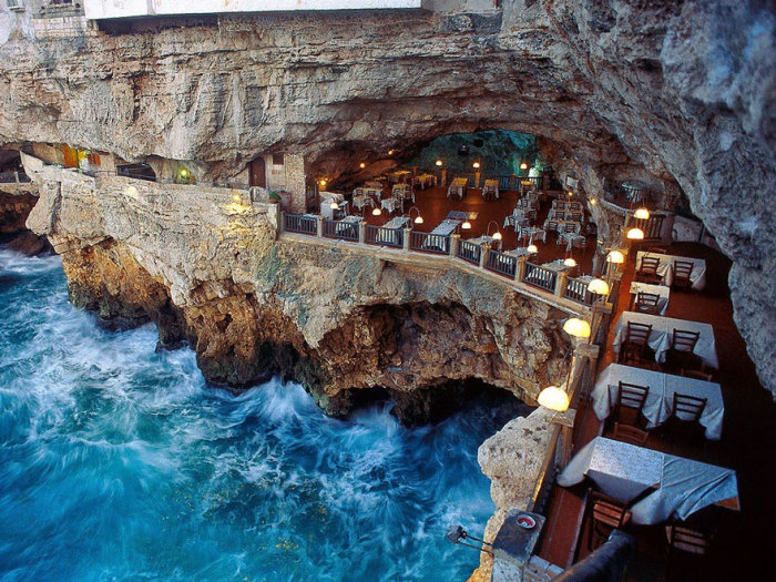 Grotta Palazzese - ресторан на скалистом обрыве.