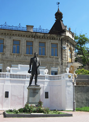 Памятник Пушкину в Бахчисарае