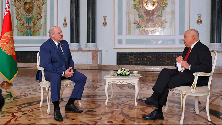 ЭТО МОЙ КРЫМ! ЛУКАШЕНКО ПОКАЗАЛ ЕВРОПЕ КУЗЬКИНУ МАТЬ