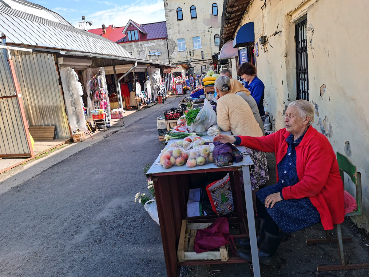 Одной 88 лет, другой 90: Зачем бабушки-старушки приходят на рынок торговать. Разговор по душам в российской глубинке Истории из жизни,отношения,эту страну не победить