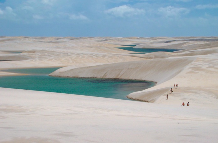 Это один из самых необычных парков Бразилии, территория которого покрыта большими песчаными дюнами белого цвета, высота которых равна сорока метрам.
