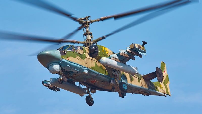 «Известия» показали процесс сопровождения «Аллигатором» вертолета Ми-8 в ходе спецоперации Армия,Украина