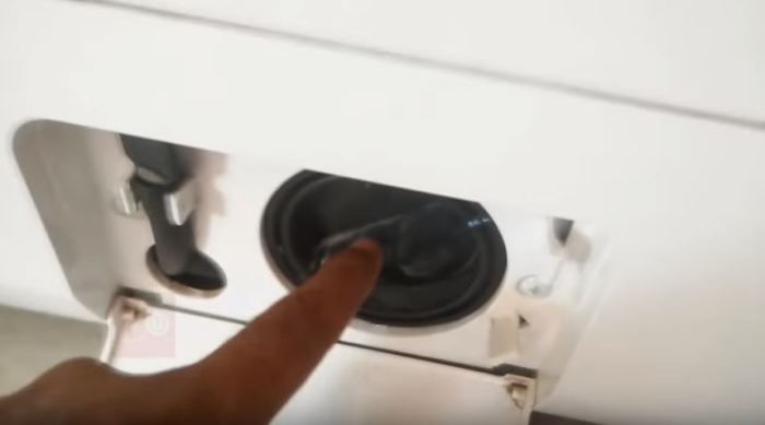 Простой способ очистить стиральную машину от накипи