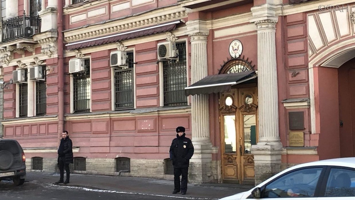 Школа для детей дипломатов из США закрылась в Петербурге