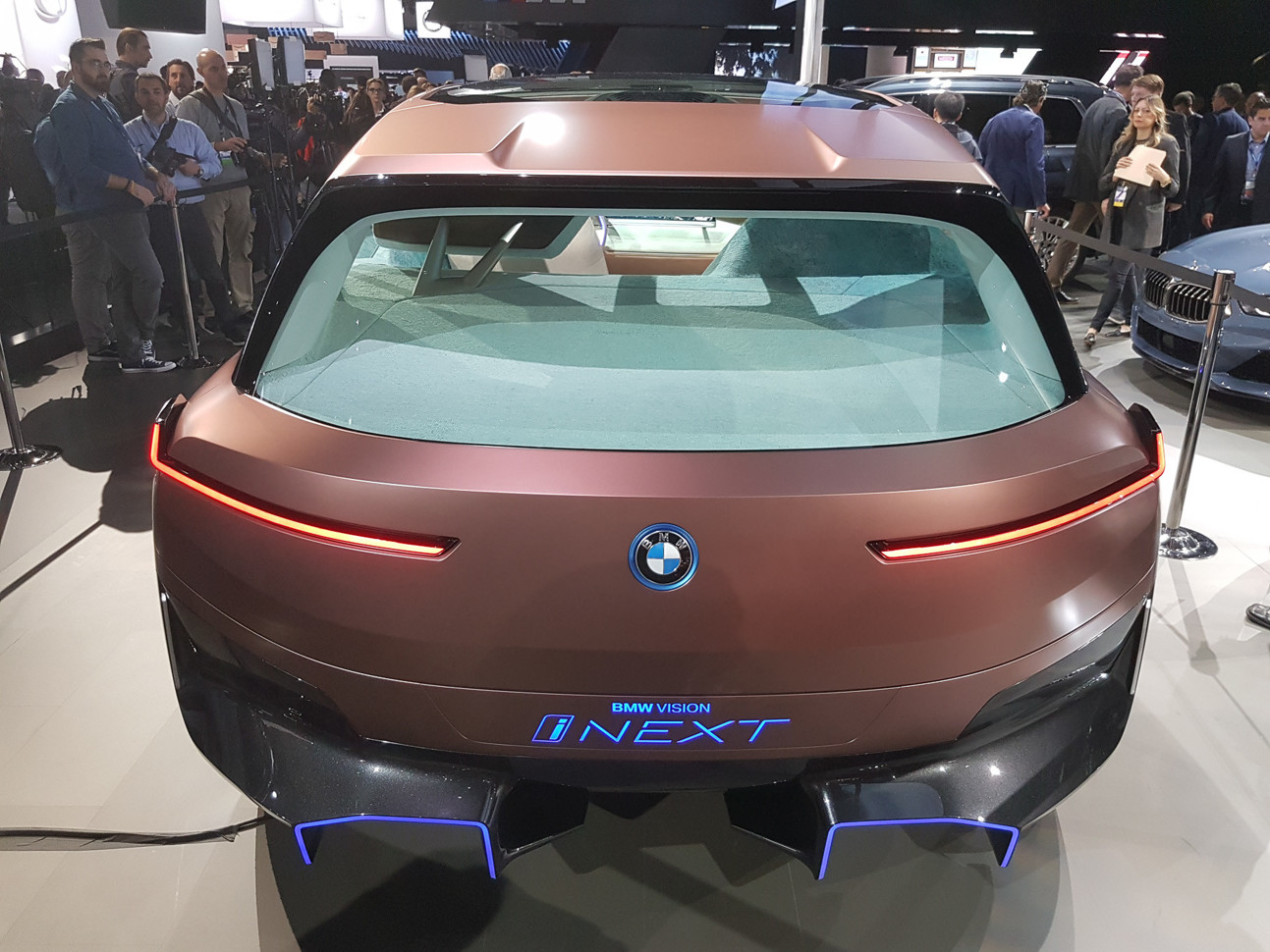 На новые BMW будут ставить руль странной формы марки и модели,Новые модели