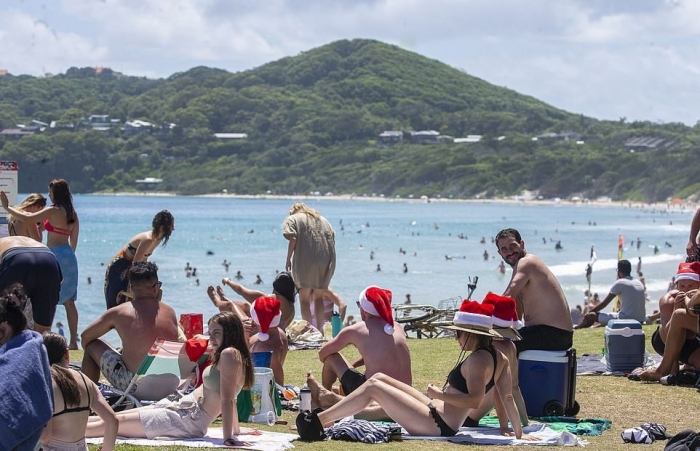Австралийцы отметили Рождество на пляжах 
