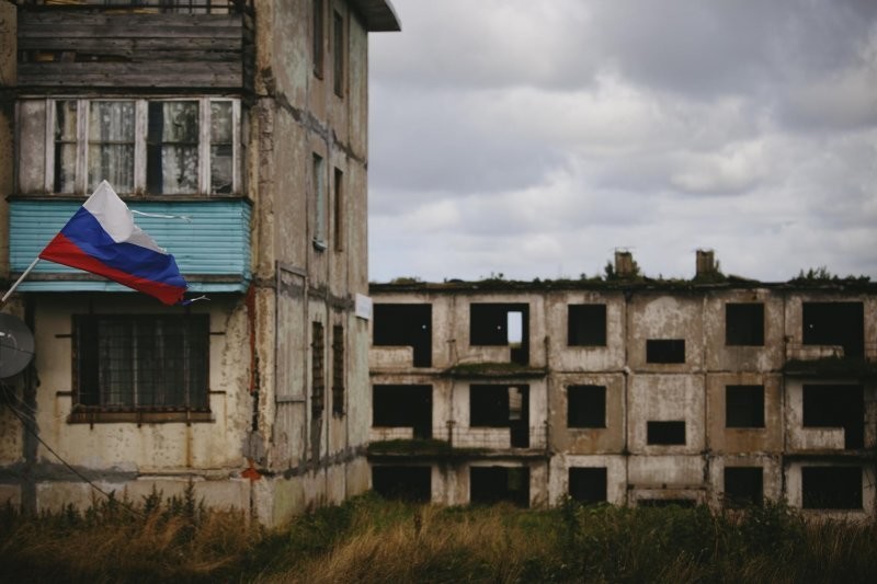 До мурашек: атмосферный фоторепортаж из курильского города-призрака Горного, Горное, квартиры, городок, домов, обороны, посмотреть, можно, когда, сроки, военные, После, залива, часть, просто, никто, военный, живут, жилых, нового