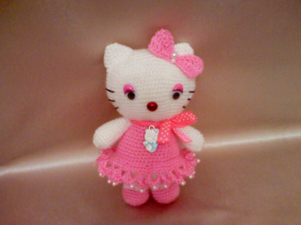 Hello kitty амигуруми. Вязаные игрушки Хелло Китти. Вязаные игрушки Хеллоу Китти. Вязаная Китти. Амигуруми Китти.