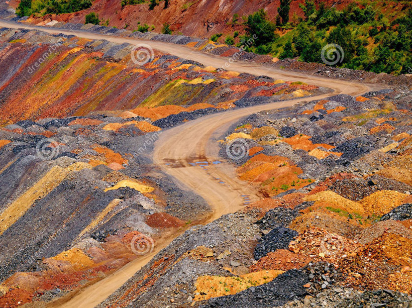 Цветные отвалы из истощенной железной руды
