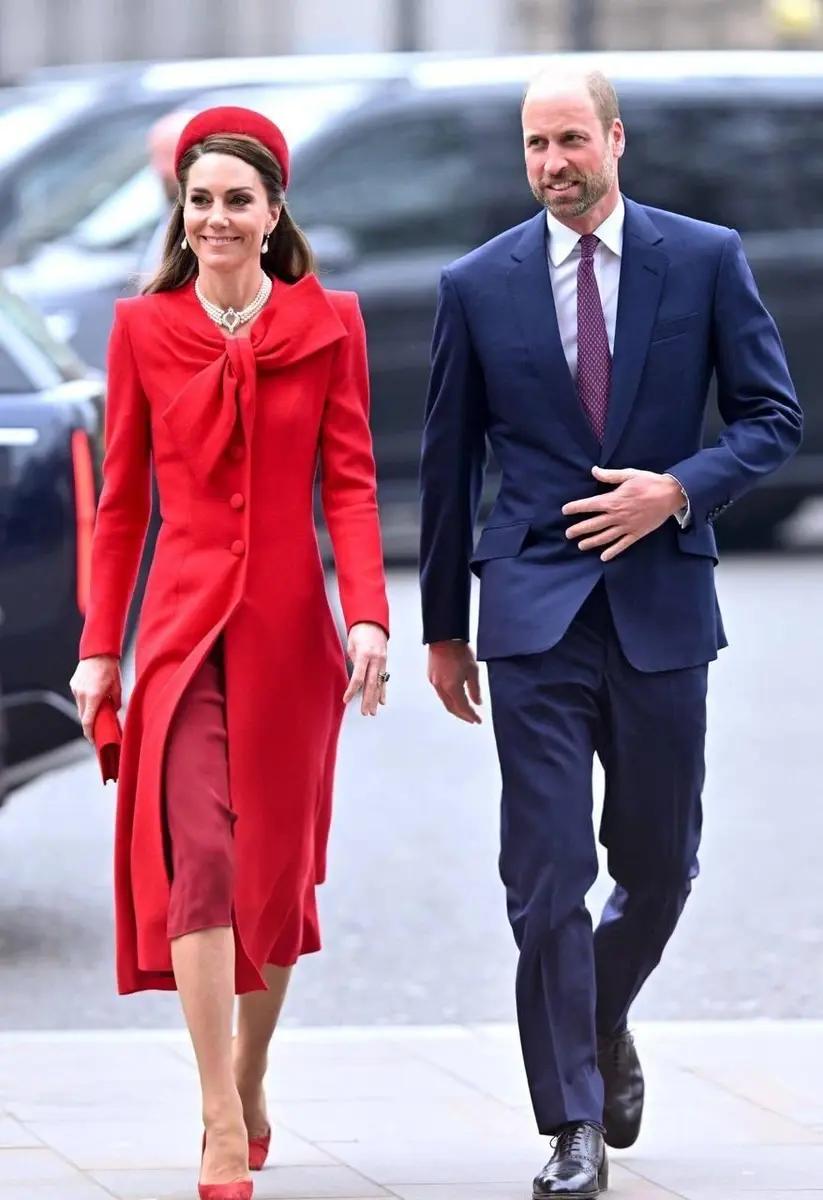 Из принцессы в королеву: лучшие выходы Кейт Миддлтон в 2025 году принцесса, образ, Уэльская, также, платье, честь, надела, принцессе, принц, ордена, принцессы, выбрала, серьги, дополнила, Миддлтон, шляпка, оттенка, время, Уильям, Rossi