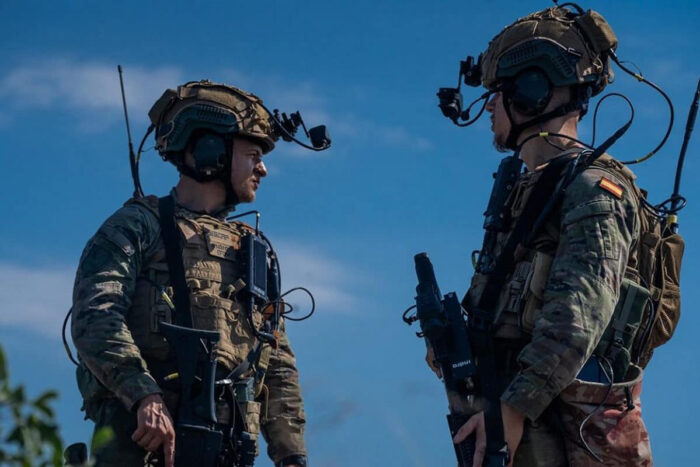 Испанские пехотинцы с опытным комплектом SISCAP