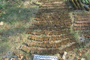 Крупный схрон оружия и боеприпасов в Луганской области