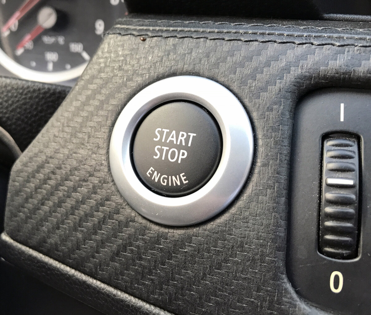Почему многие автовладельцы отключают систему Start/Stop, и чем она плоха