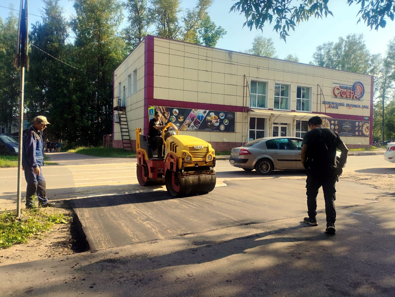 У школы в Нелидово восстановили тротуар
