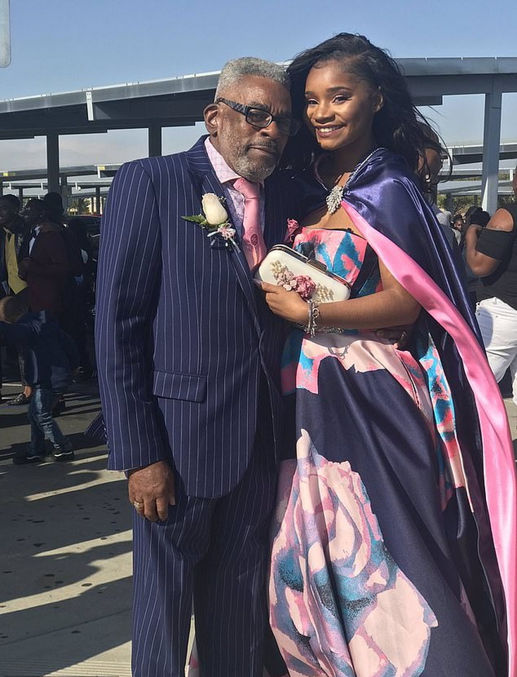 Девушке не с кем было пойти на выпускной, и она позвала дедушку истории из жизни