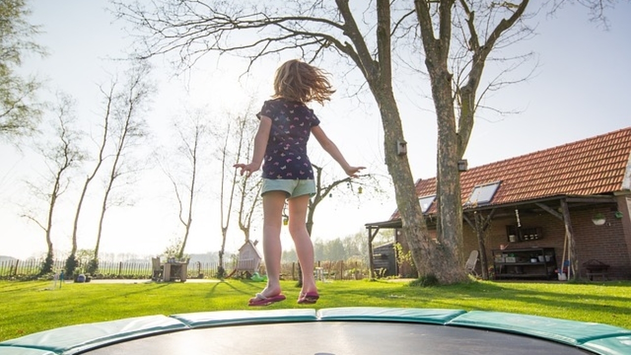 Турецкий холдинг выселяет батутный клуб, где занимаются с больными детьми, ради ресторана