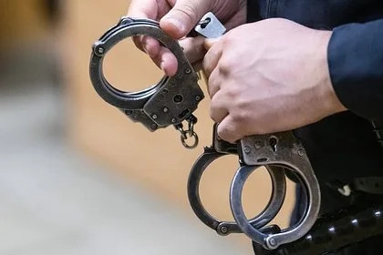 Сообщника сорвавшего знамя Победы в российском регионе задержали