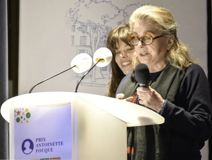 Катрин Денёв вышла в свет вместе с внучкой Катрин, Денёв, Биолэй, Антуанетты, имени, премии, лауреатом, актрисы, которая, вместе, церемонию, раскритиковали, Мастроянни, ФукАнна, внучка, 23летняя, Анной, французской, Вадим, чтобы