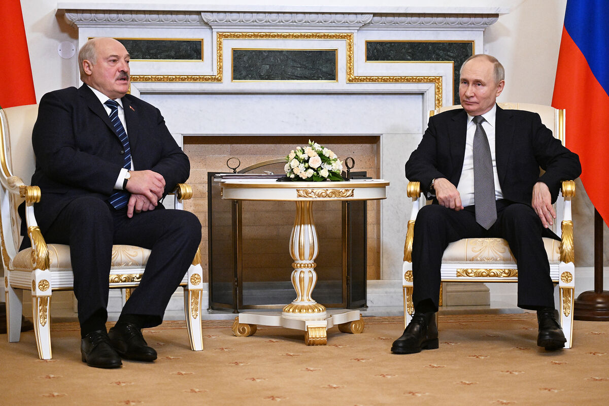 Лукашенко во время визита в РФ обсудит с Путиным военно-политические вопросы