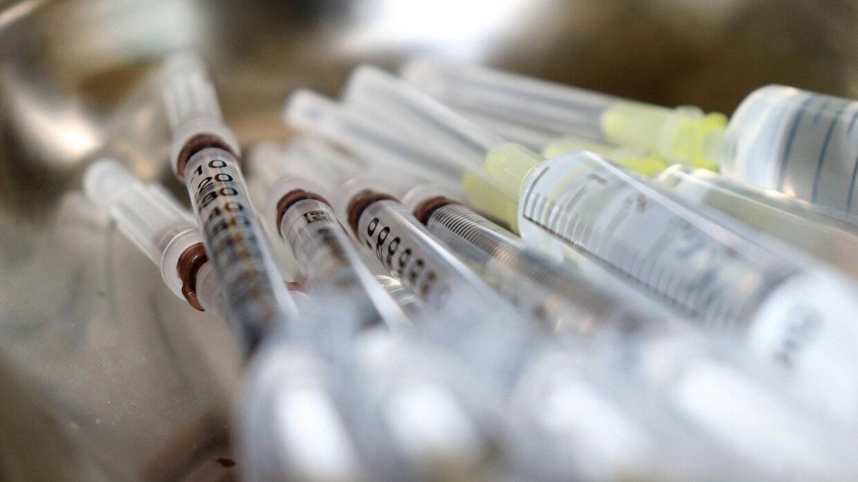 Минздрав РФ получил документы для регистрации третьей вакцины от COVID-19
