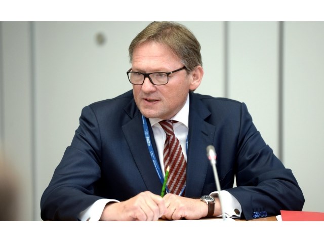 Нищета либеральных тезисов разбивается о настоящую экономику России россия