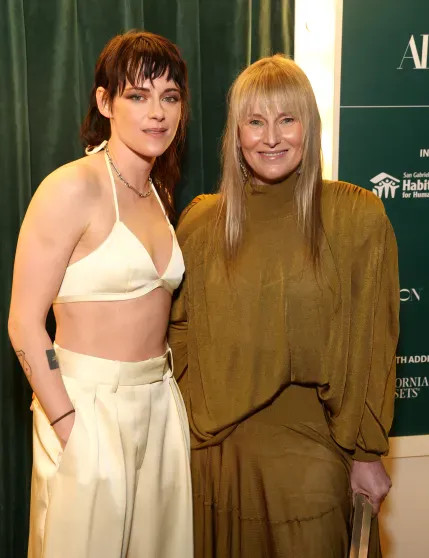 Кристен Стюарт вышла в свет в бюстгальтере Стюарт, Кристен, посетила, вечеринку, Architectural, Digest, премий, своими, известна, BAFTAКристен, 35летняя, перед, образе, мужском, выходами, АстлиРанее, необычными, откровенных, часто, появляется