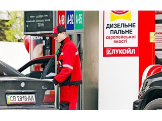 Бензин по 100 рублей: Как Батька принуждает «Зе» выполнять Минские соглашения