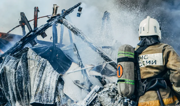 Подробности крупного пожара на складе в районе Камышового шоссе