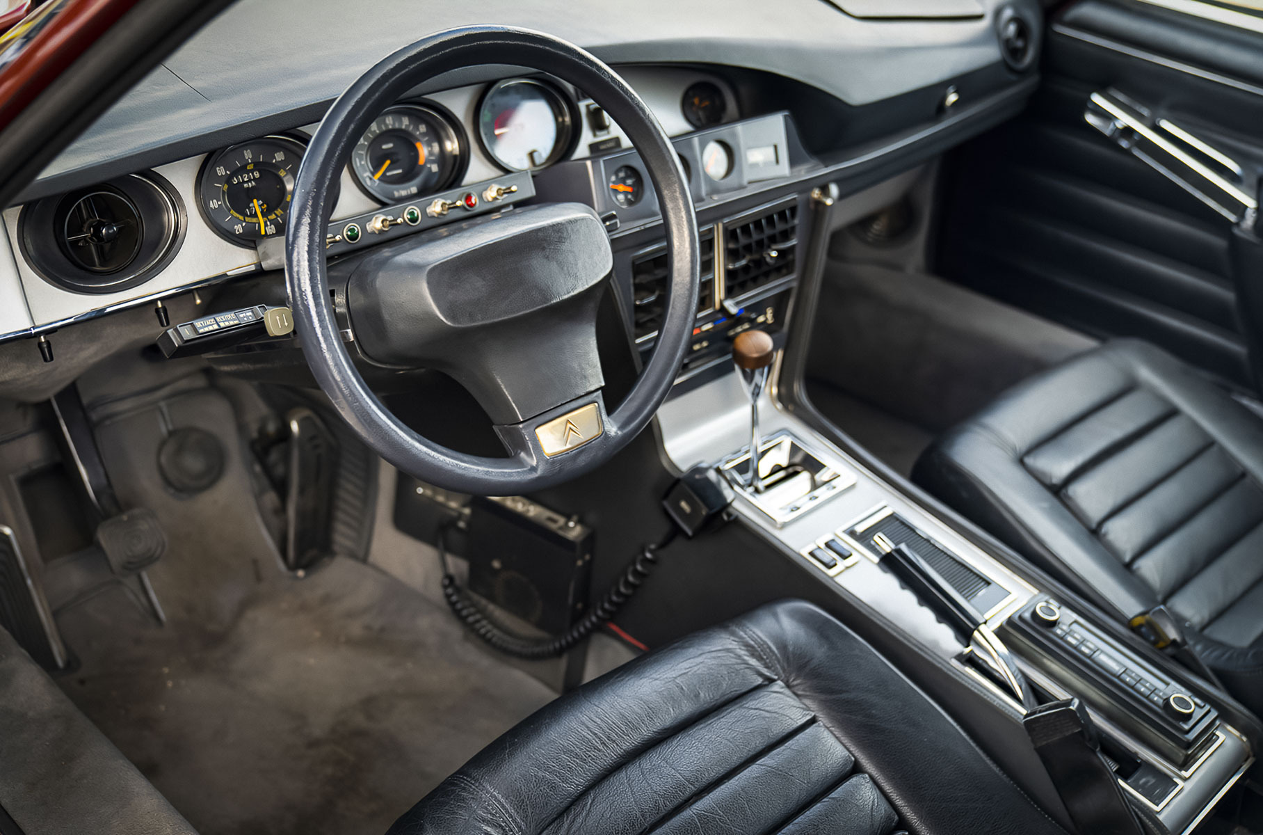 Рекордно быстрый Citroen пустят с молотка вместе с тягачом и прицепом Новости