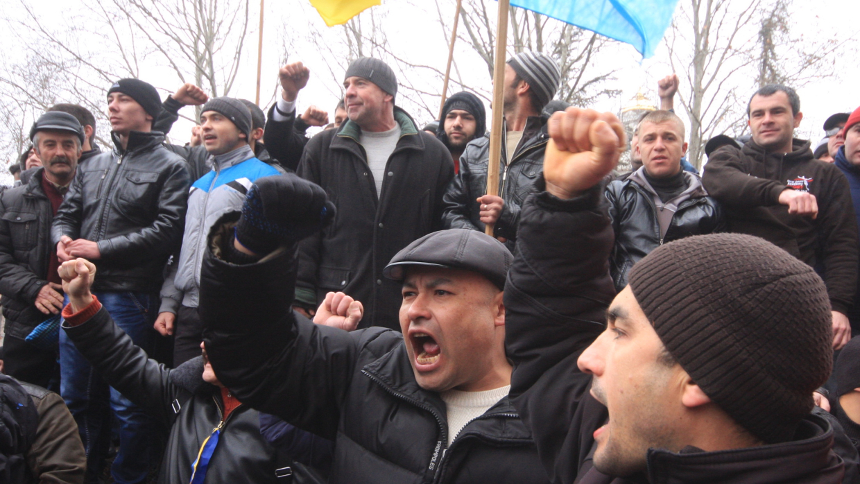 Митинг татар. Крымские татары митинг. Татарский митинг в Симферополе в 2014 году. Беспорядки в Крыму 2014. Народов Крыма реабилитация 2014.