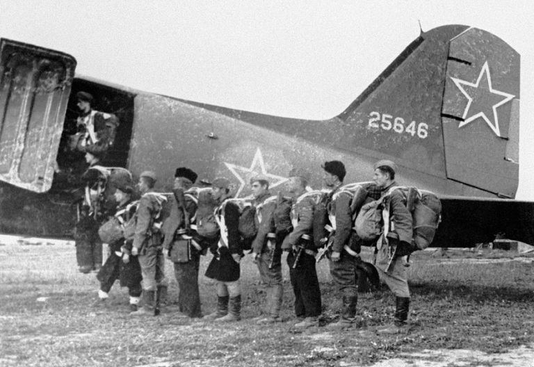 Почему десантники союзников воевали успешнее советских