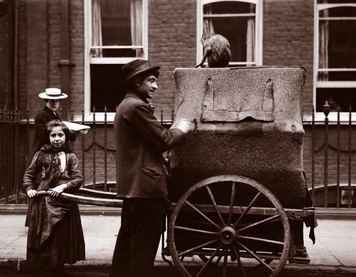 Шарманщик с дочкой, Лондон ХХ век, винтаж, восстановленные фотографии, европа, кусочки истории, путешествия, старые снимки, фото
