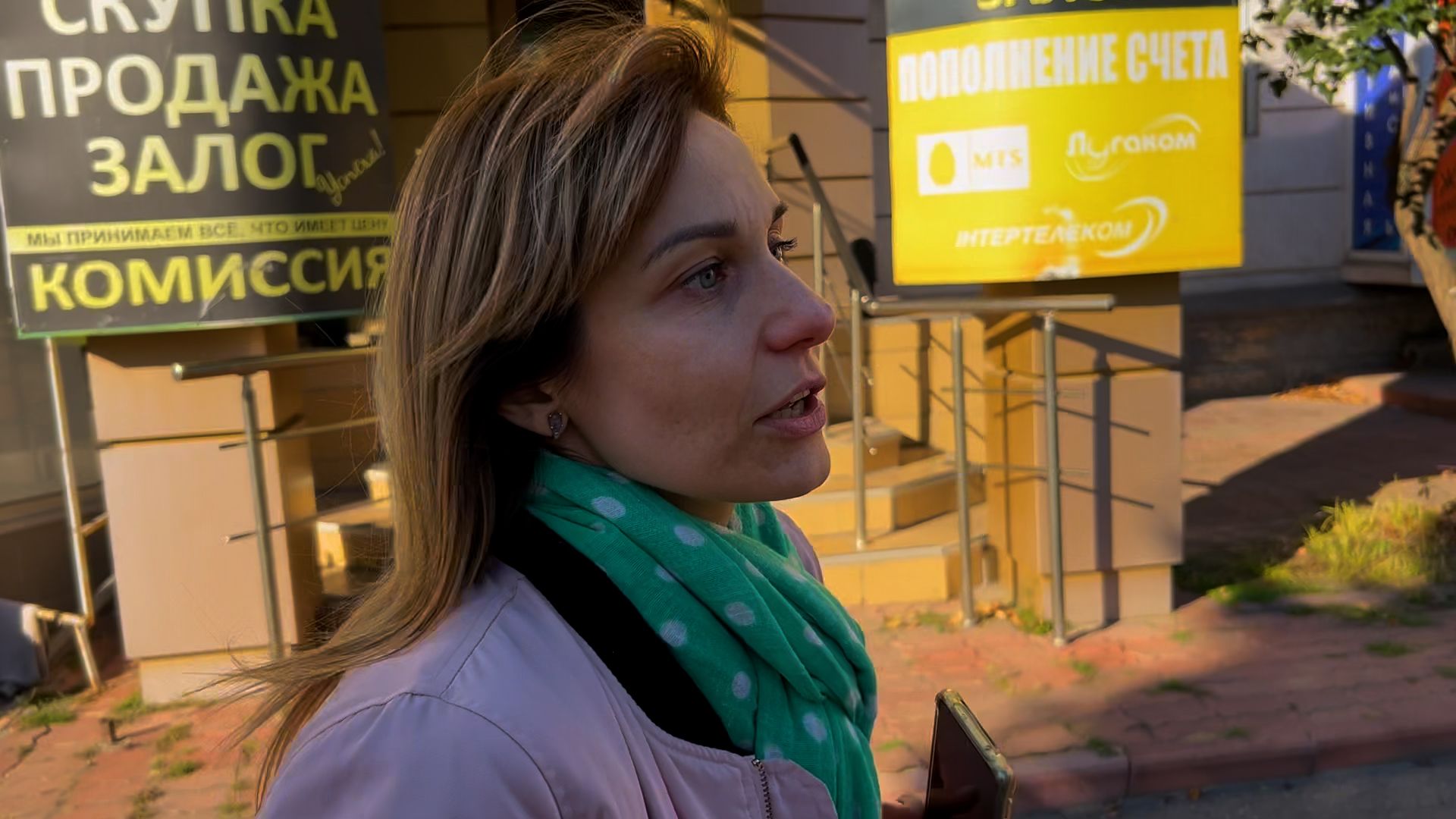 Чистый, уютный и украшенный триколорами: как живет Луганск после воссоединения с Россией Весь мир,Репортажи,Украина