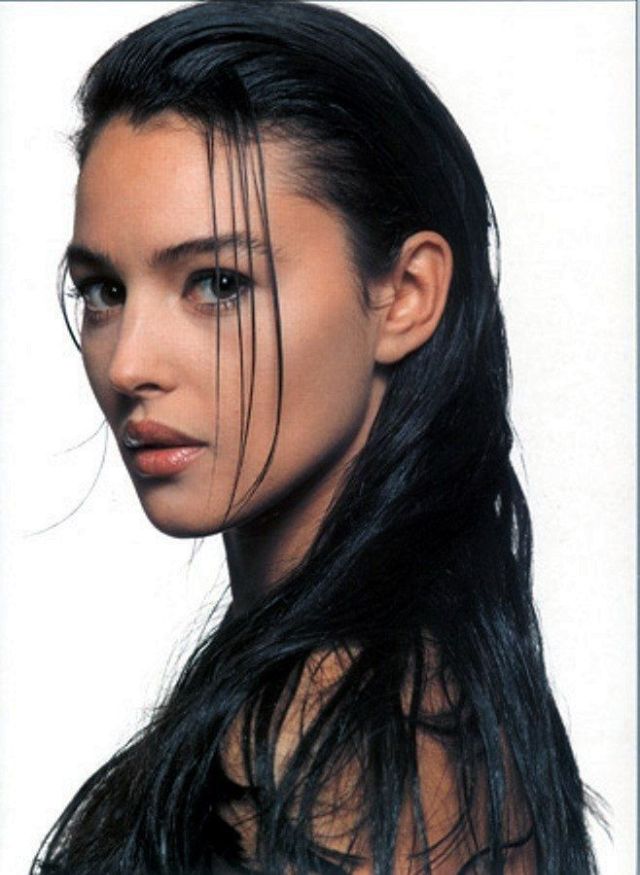 Посмотри, какой Моника Беллуччи была в 1980-е, до того как стала актрисой девушки,кино,ретро,фото